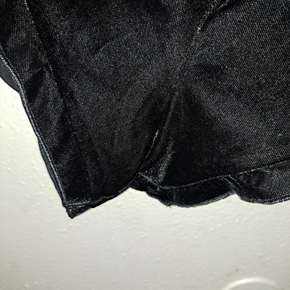 Victoria Secret Velvet V Neck Romper Ruffle Trim Black Relaxed Fit Size Medium - Picture 4 of 8